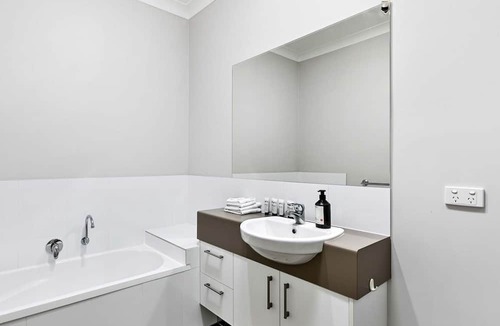 Pialba House | Stars on Torquay Road