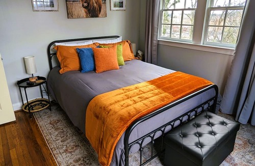 Rome House | Walk downtown from Lumpkin Hill!