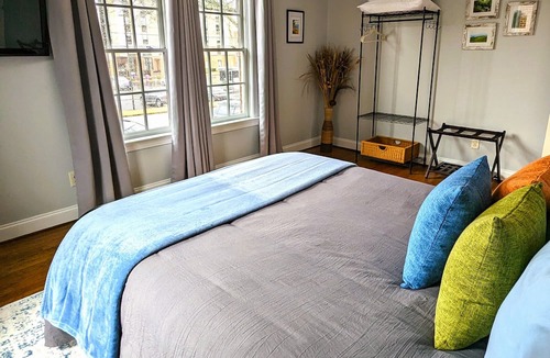 Rome House | Walk downtown from Lumpkin Hill!