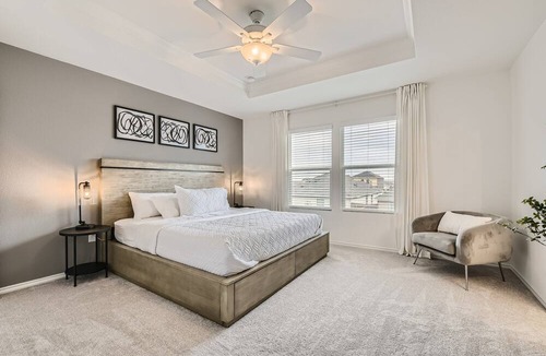 Weston House | Long Term, 75in TV, Gym & Peloton, King Bed, Office, Private Yard