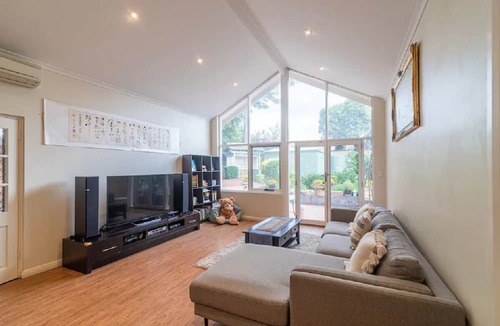 Fullarton House | The Wattle House