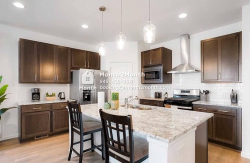 Longmont House | Elegance on High Point Dr #41712