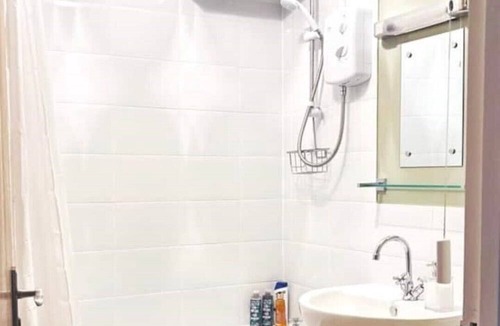 Epsom Apartment | Apartment in Epsom with Free Parking