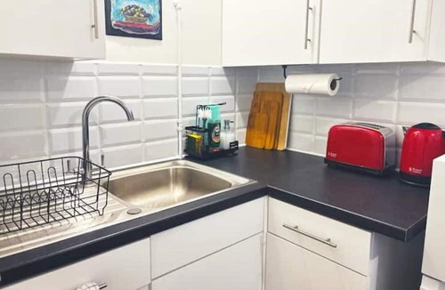 Epsom Apartment | Apartment in Epsom with Free Parking