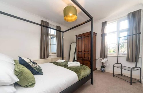 Hampton Wick Apartment | Pass the Keys | Bright spacious flat with free parking