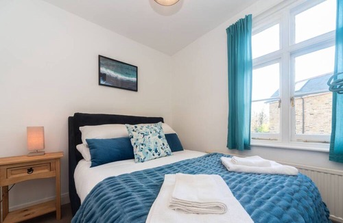Hampton Wick Apartment | Pass the Keys | Bright spacious flat with free parking