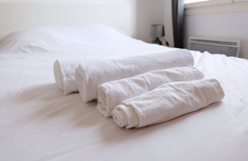 Saint Michel - Mairie Apartment | Apartment-Private Bathroom
