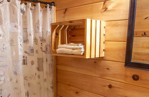 Equality Cabin | 2 BR Hot Tub Cabin- Closest Cabins to Garden of the Gods-Shawnee National Forest