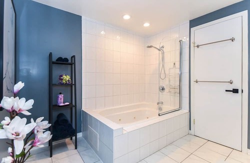 Ottawa Division House | Elegant and private - 3 beds, 2.5 baths - Nepean