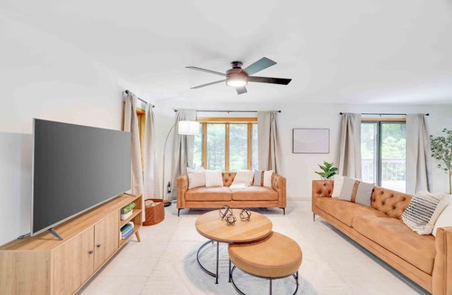 Lake Harmony Villa | Hot Tub | Deck w/Grill | Pool Table | King Beds