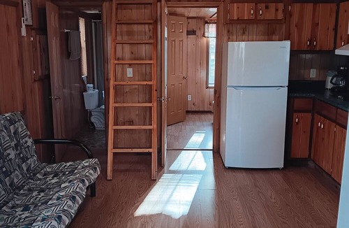 Carlisle Cabin | Relaxing Accommodation! Kitchen, Free Parking, Close to Greenleaf State Park!