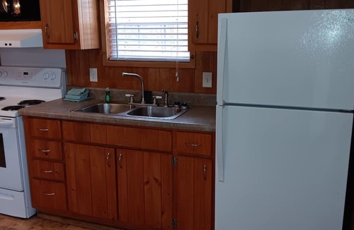 Carlisle Cabin | Relaxing Accommodation! Kitchen, Free Parking, Close to Greenleaf State Park!
