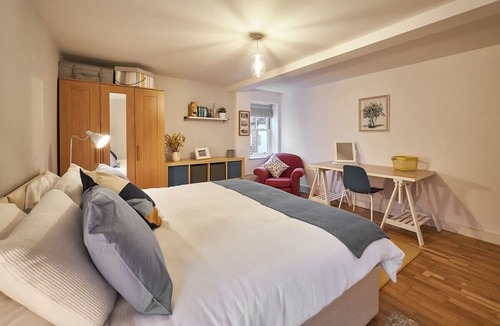 Sutton-in-Ashfield House | Host & Stay | The Willows