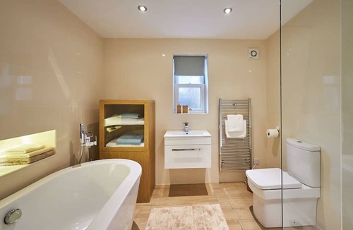 Sutton-in-Ashfield House | Host & Stay | The Willows