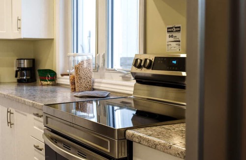 Watertown House | Entire 2 Bedroom Home - Hamilton/Waterdown