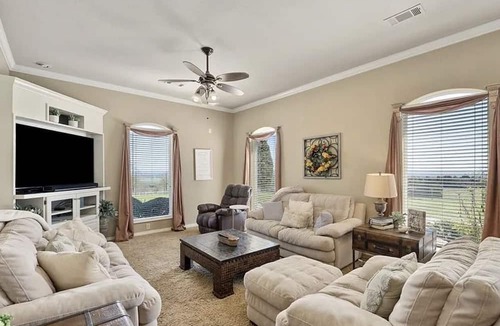 Cecil House | King Ranch Equestrian River Valley Estate, conveniently located off Hwy I-40!