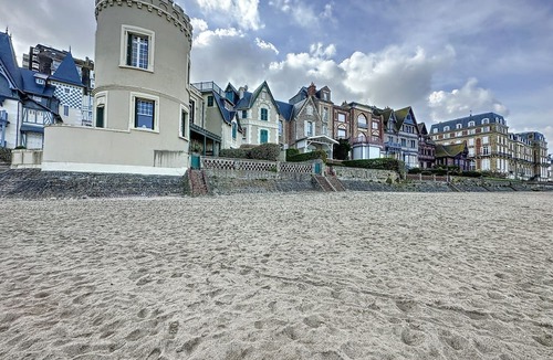 Pays d'Auge Villa | La Tour Malakoff Yourhosthelper