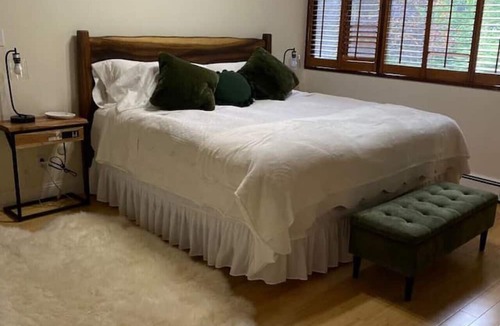 Weston House | Elegant, clean, spacious, king bed, fast internet