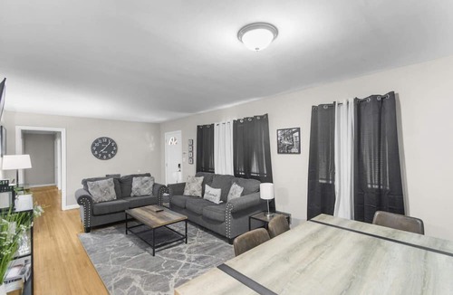 Center Point House | Center Point Gem: 4BR, Parking & Long Stays