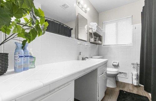 Center Point House | Center Point Gem: 4BR, Parking & Long Stays