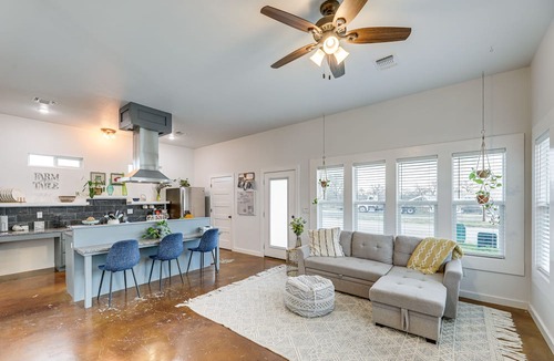 La Grange House | Downtown La Grange Vacation Rental Near Wineries