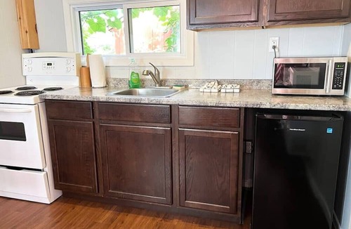 Bloomfield House | The Waupoos: Cozy Couple's Getaway in PEC
