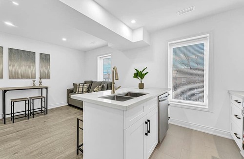 Hamilton House | Cozy 6BR Home TiCats/Hospitals/Beach/FirstOntario