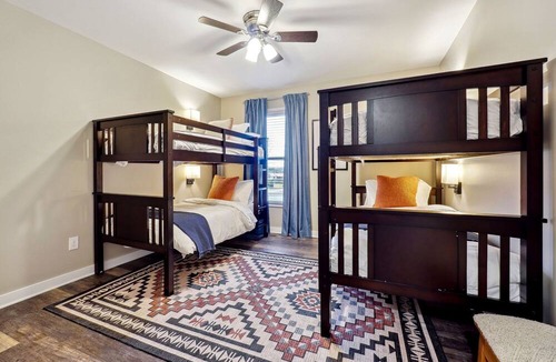 Acworth House | KSU Getaway: Cozy 4bd - BBQ - Games