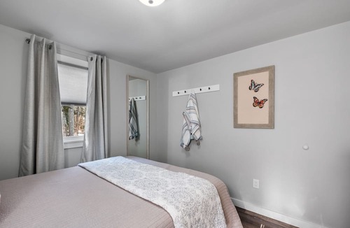 Bradford Cottage | Riptide Cottage: 1 Bed 1 Ba, Private Pond