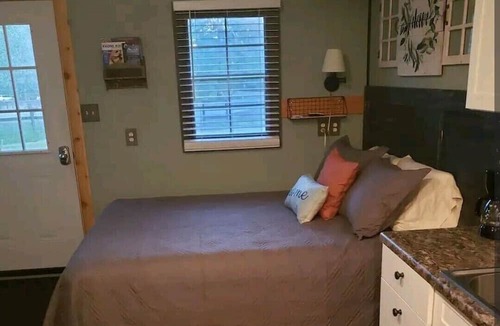 Lufkin Cabin | Rustic Corner Cabin