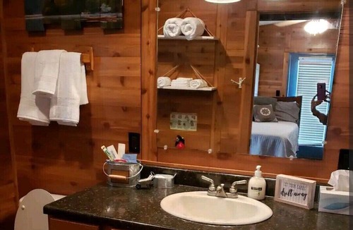 Lufkin Cabin | Cozy Corner Cabin close to hospitals