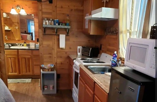 Lufkin Cabin | Cozy Corner Cabin close to hospitals