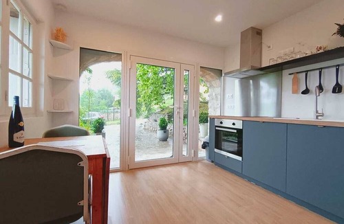 Lodeve Apartment | Apartment With Garden And View