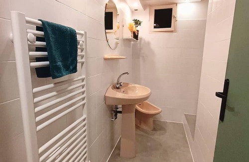 Lodeve Apartment | Apartment With Garden And View