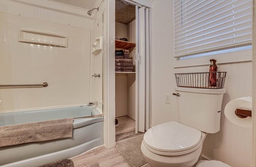 Baldwin Cabin | Charming Baldwin Cabin w/Fenced Yard + Fire Pit!