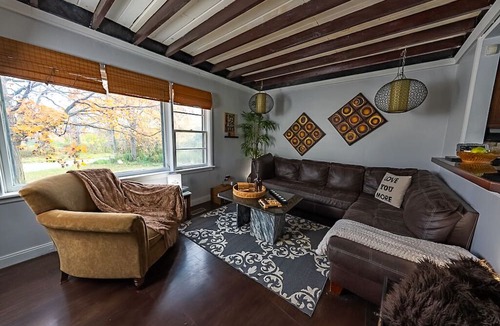 Hamilton Cottage | Bird-watching haven in Dundas Ontario