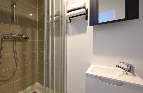 Le Vieux Saint-Maur Apartment | Modern bright Apartment 203