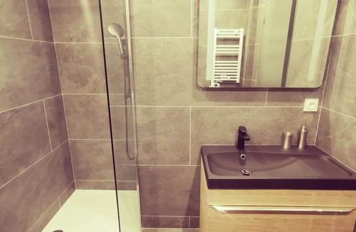 La Demi - Lune Apartment | Studio superbe, parking gratuit