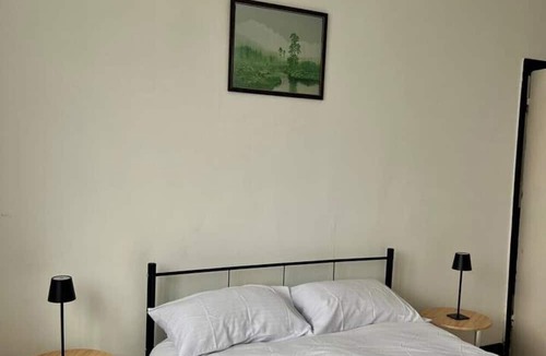 Lea Bridge House | Pair Paradise Haven - Double room