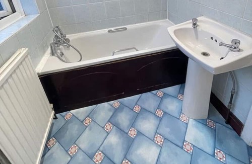 Lea Bridge House | Pair Paradise Haven - Double room