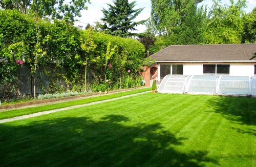 La Courneuve House | Homerez - Nice house for 4 ppl. with garden and terrace at La Courneuve