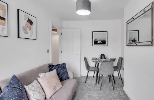 Thorpe St Andrew Apartment | Stylish 1bed apartment w/parking