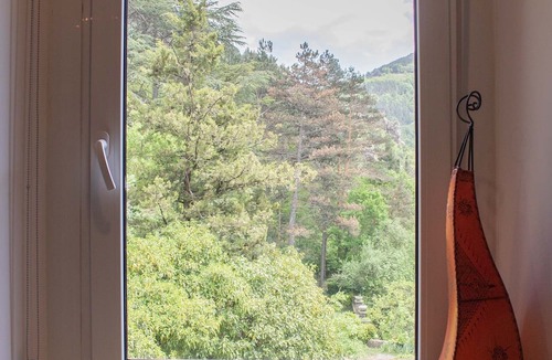 Ribes De Freser Apartment | Apartamento tipo loft en una casa de estilo Modernista en el bosque.n