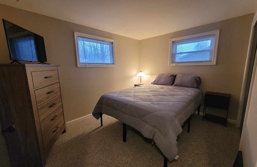 Lindbergh Lawns House | Cozy Cape convenient to Fairgrounds, Downtown,Hospitals,Amphitheater & much more
