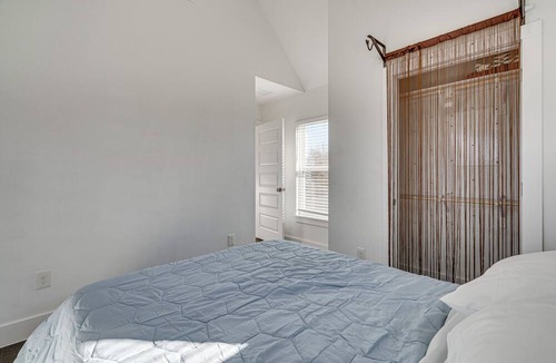 Brentwood Cottage | Pet-friendly Brentwood Home ~ 7 Mi to Downtown!
