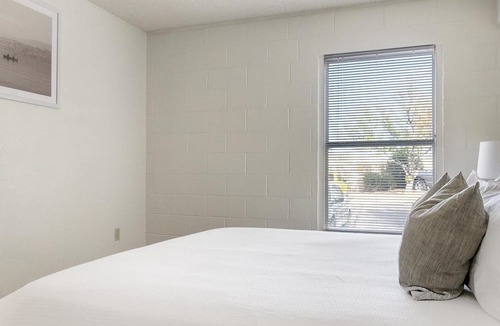 Biggs Field Apartment | Modern Apartment in Prime Location (ID1266X956)
