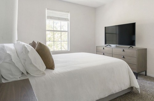 El Paso Apartment | Modern Apartment in Prime Location (ID1167X009)