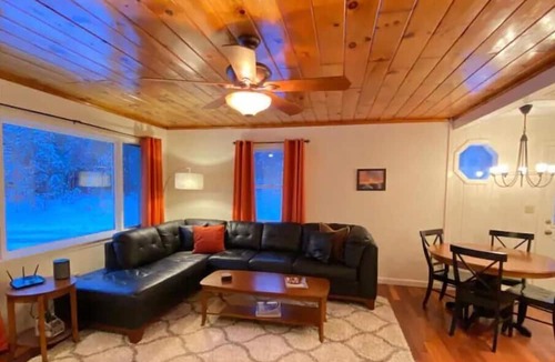 Sugar Hill Cabin | New! Toad Hill Hideaway Mountainside Cabin