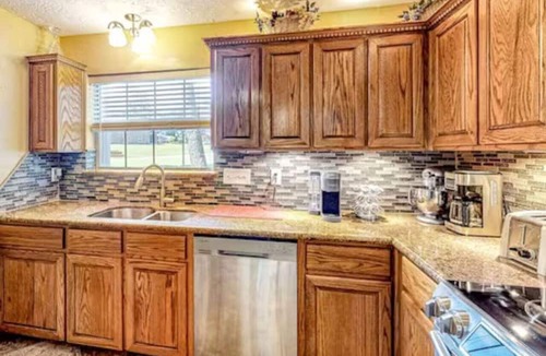 Houston House | Colonial Estate : Arcade, Grill & Wildlife