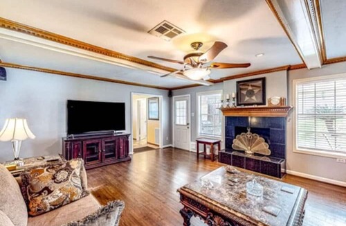 Houston House | Colonial Estate : Arcade, Grill & Wildlife